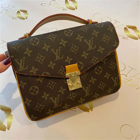 lv classic pochette